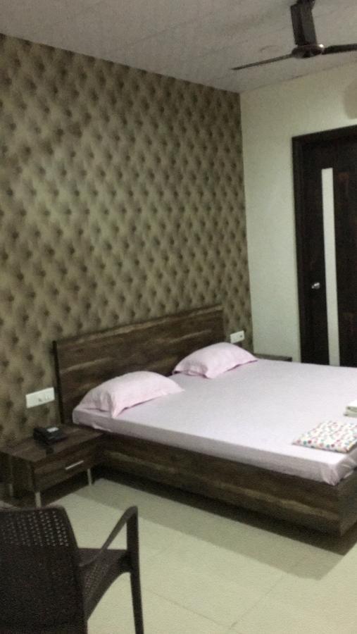 De Agya Paradise Hotel Ludhiana Exterior foto
